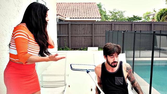 Young stud for Isabella Flames