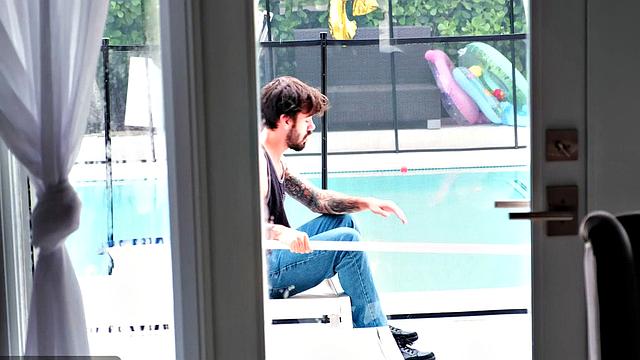 Young stud for Isabella Flames