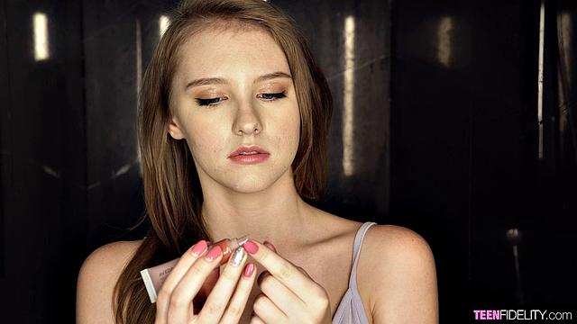 студентка заманила мастера и дала ему прямо дома