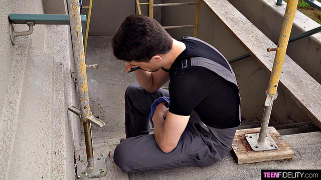 студентка заманила мастера и дала ему прямо дома