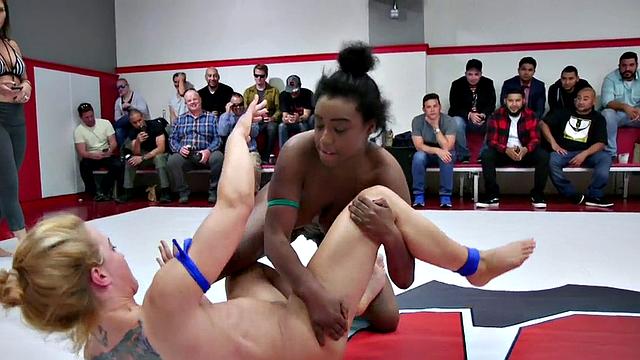 Public lez wrestlers facesitting and fighting arena.