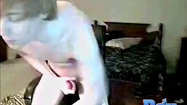 Трейс показывает свою дрочку на видео - надеется, что кто-то там впечатлится