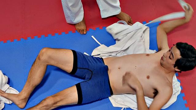 Ebony rides short guy during karate class