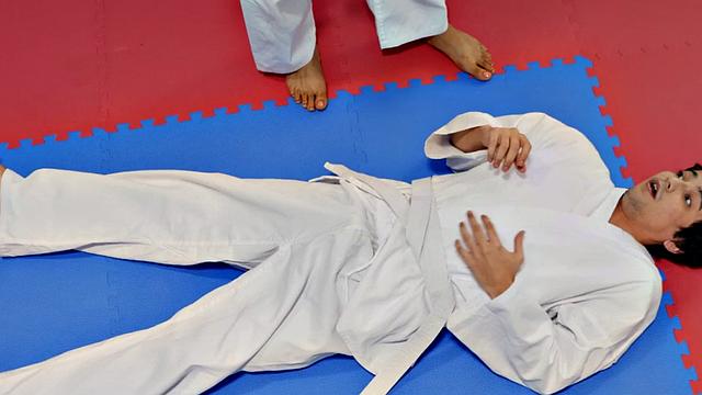 Ebony rides short guy during karate class