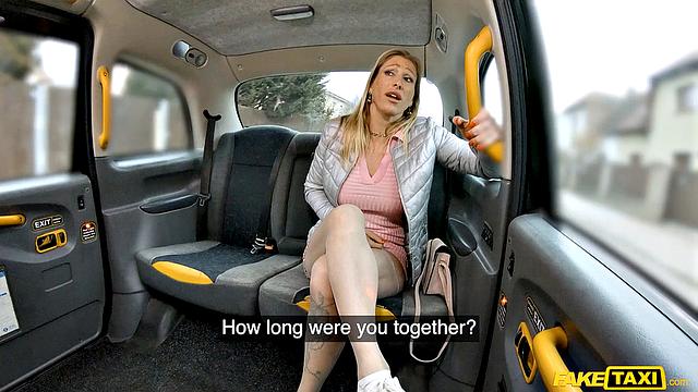 Блондинка Dionne Darling сосёт за билет и получает жёсткий трах в такси.