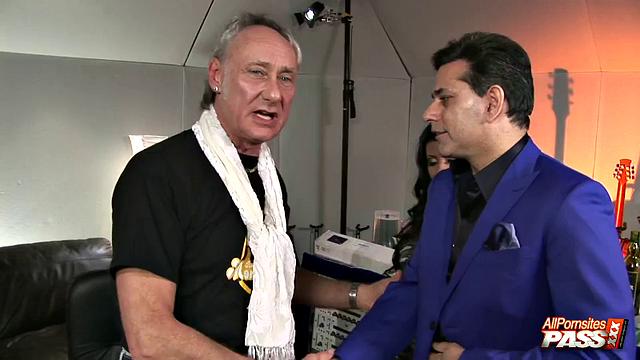 Amanda Black shows for interview 4K