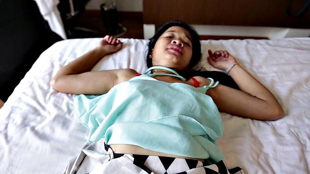 тайская milf не может остановиться - жаждет жёсткого анала на белом члене