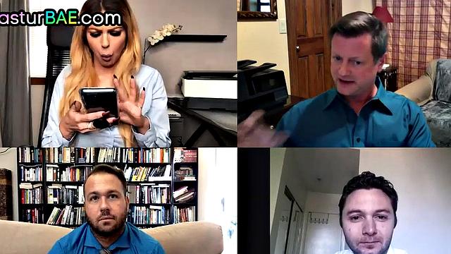 Вебкам малышка не может остановиться с дилдо