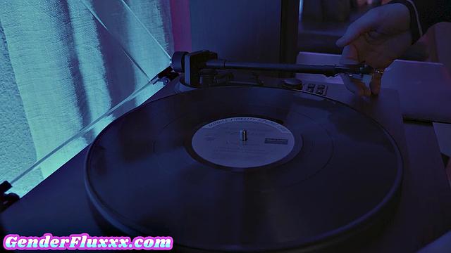 Real 2 get licking in 3some