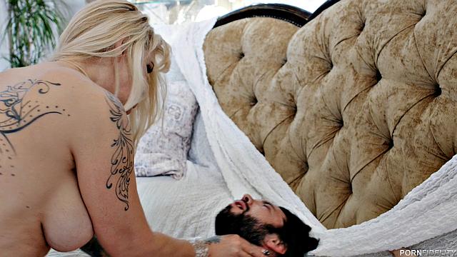 пышная мамка рyan conner устраивает жаркую фантазию с айтишником