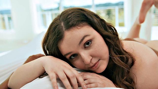 UP CLOSE - POV Your Stunning Girlfriend Leana Lovings Gives You The BEST Morning Sex EVER!