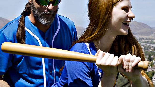 папаши устроили обмен дочками - бейсбол никому не нужен