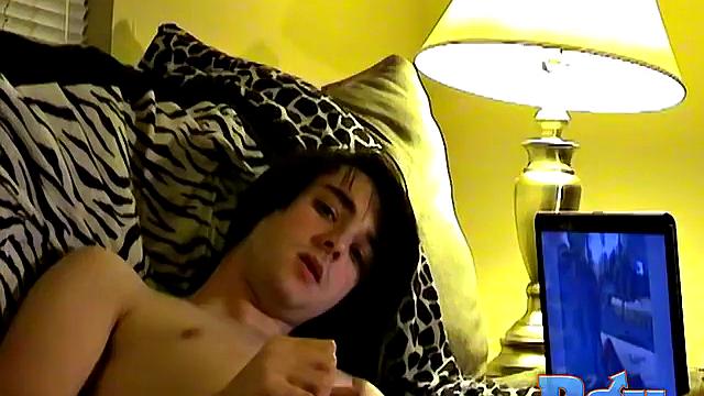 Эмо Арон наслаждается соло и делится этим