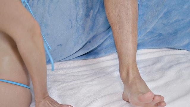 Коди Стил раздевается для Сидры Сейдж и получает глубокий минет