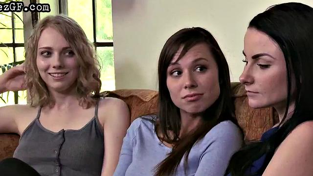 Inked girl got her pussy licked by GF while fingering