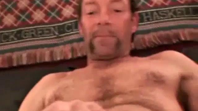 Steve is a 43 year old carpenter, who has been in the city looking for work for some time now. He enjoys women, but goes both ways and probably leans toward the guys. He's fun guy to be around and even more enjoyable to watch.