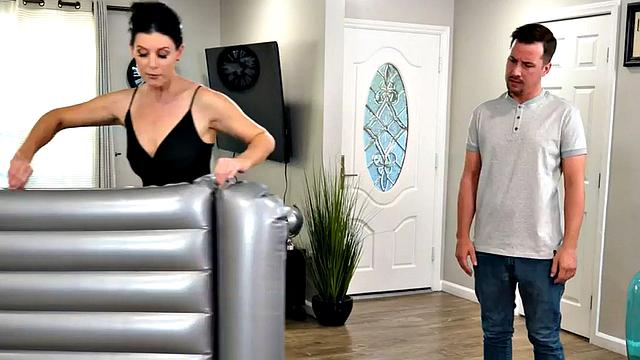 Sex massaging slut fucked by big dick after oiled session