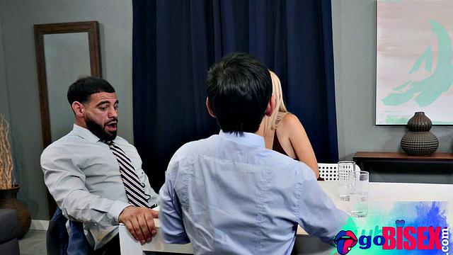 Giving bisexual unicorn in fmm