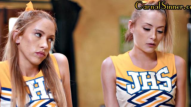 21yo cheerleade fucked in 3some after deepthroat