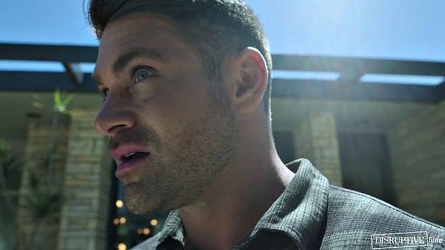 два качка трахаются в особняке богатой семьи