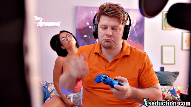 Horny latina pussydrilled by gamer