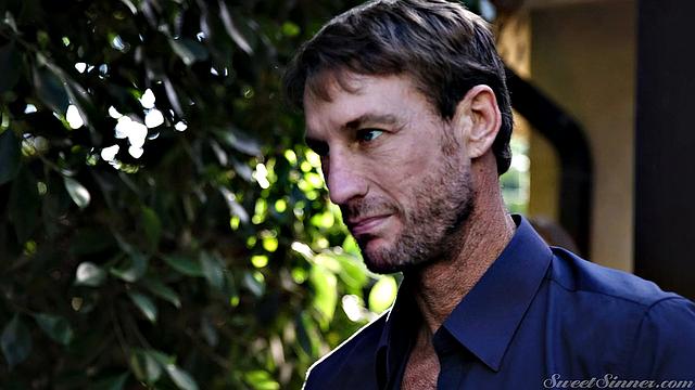 Рыжая Скайлар Сноу страстно скачет на члене Райана Маклейна