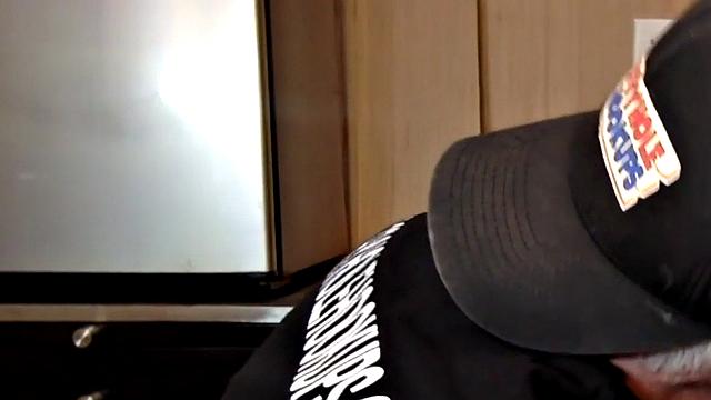 Sucking gloryhole DILF sucks cock in homemade BJ video