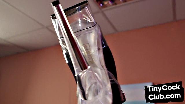 SPH ridiculing microcock loser as Brit laughs