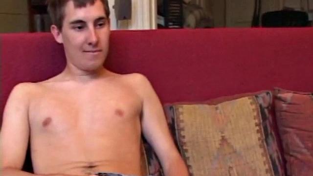 Кифер Фокс дрочит и кончает на камеру, гей видео.