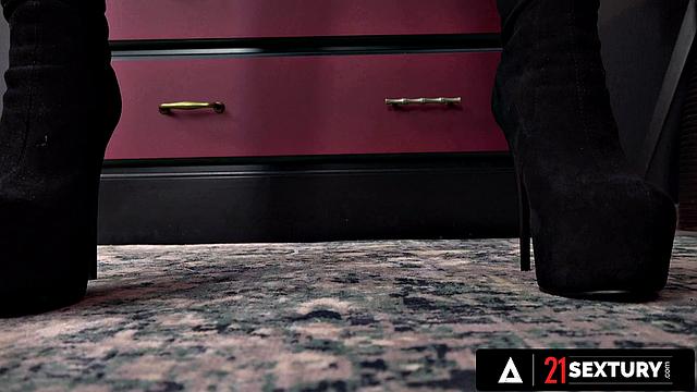 21 SEXTURY - Sexy Mary Frost Uses Her Perfect Feet And Wet Pussy To Please Man's Dick