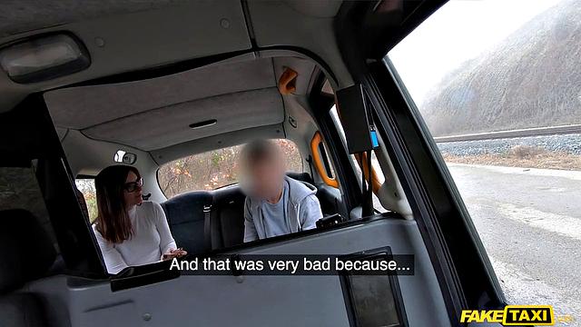 Шикарная брюнетка Jenifer Jane соблазняет таксиста и трахается прямо на заднем сиденье, показывая огромные сиськи и страсть зрелой женщины.