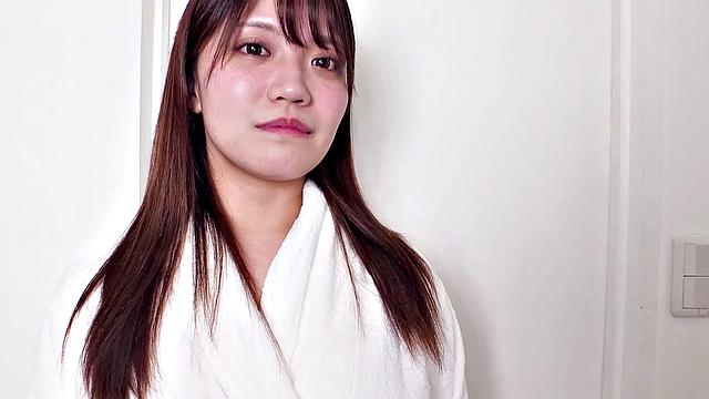 Kaede Mochizuki returns to fuck a professional adult actor