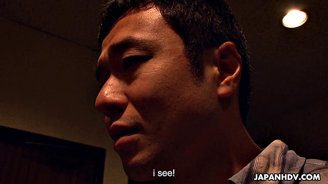 Нанако Такеучи делает масляный массаж и отсасывает член ученика