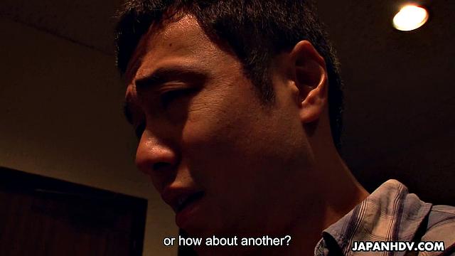 Нанако Такеучи делает масляный массаж и отсасывает член ученика