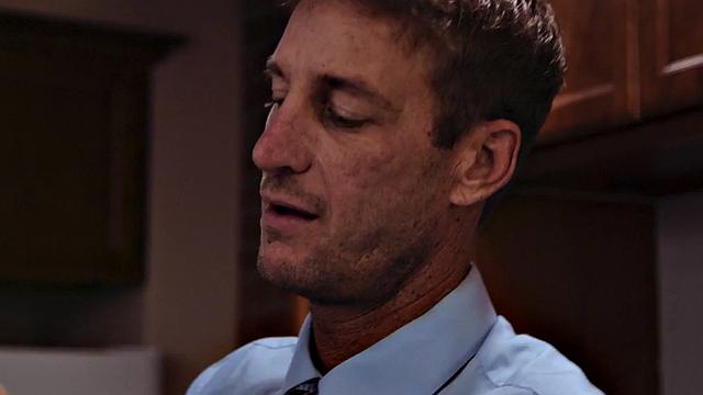 стройная блондинка в трусиках получает глубокий секс