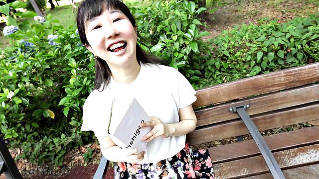 Shop girl from Tokyo Miss Neiro Ayukawa has a perfect body to show us