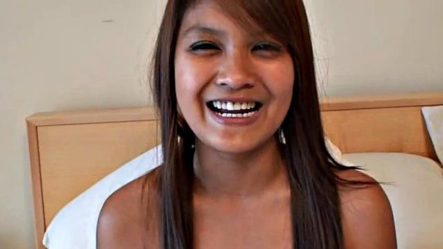 BrookeSkye Sucking Asian Pussy