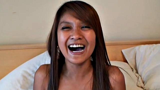 BrookeSkye Sucking Asian Pussy