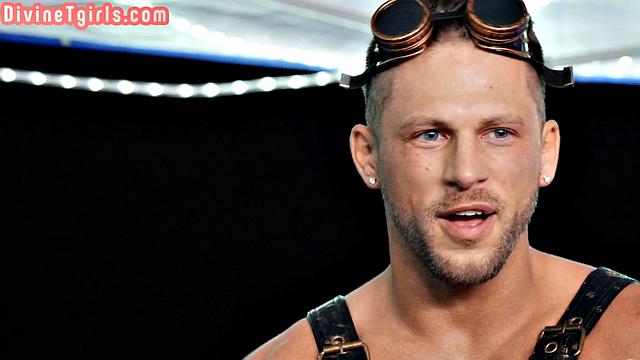 Cutie TS sidefucked by her lover