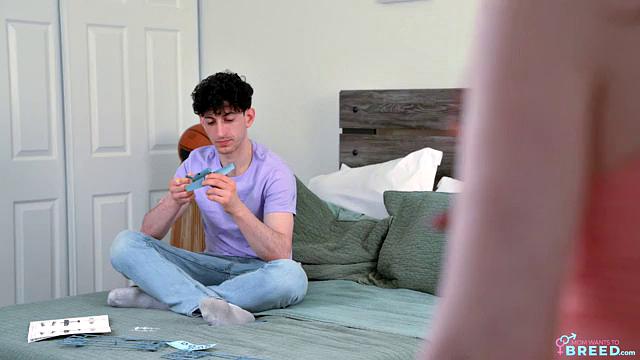 Stepmom Craves Cream Filling This Easter - S4:E5