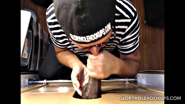 Черный дядя с утра решил попробовать анонимку через дырку, настроение приподнятое.