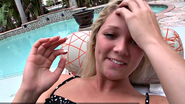 Jessie Lets Her Fingers Do Fucking