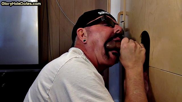 Deepthroating gloryhole DILF eats with his greedy mouth
