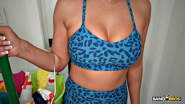 Maid Gets Paid For Cash!