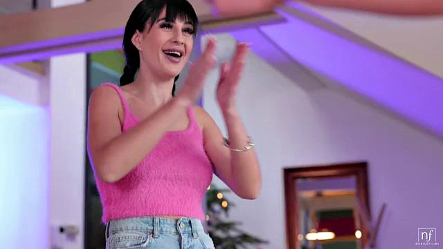 She's So Good at Everything - S45:E25