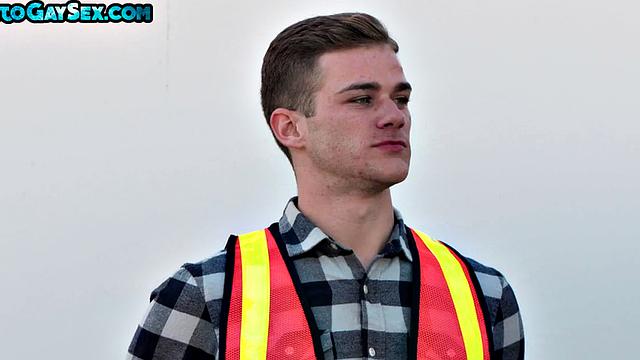 Facial barebacked and jizzed in 3some by top jocks