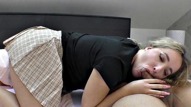 Wicked amateur babe gets fucked by deepthroated man