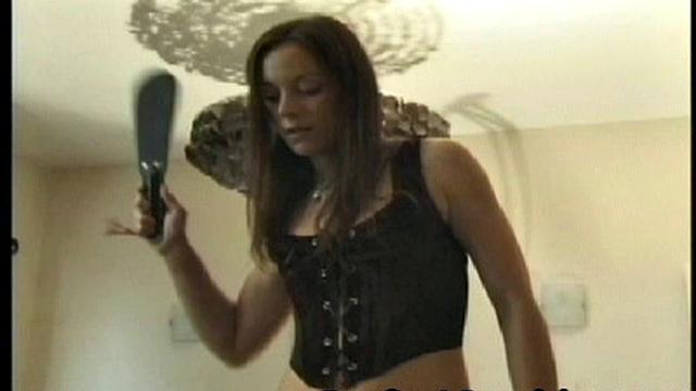 Лесбиянка отшлёпывает подругу - задница теперь как светофор