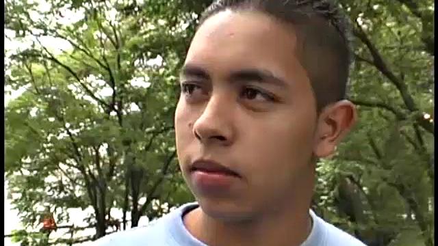 Фило сосёт у Факундо и глотает сперму до конца