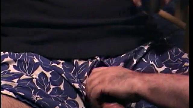 Этан решил попробовать гей развлечения и не пожалел, что попал на опытного парня с руками и ртом быстрее ветра.